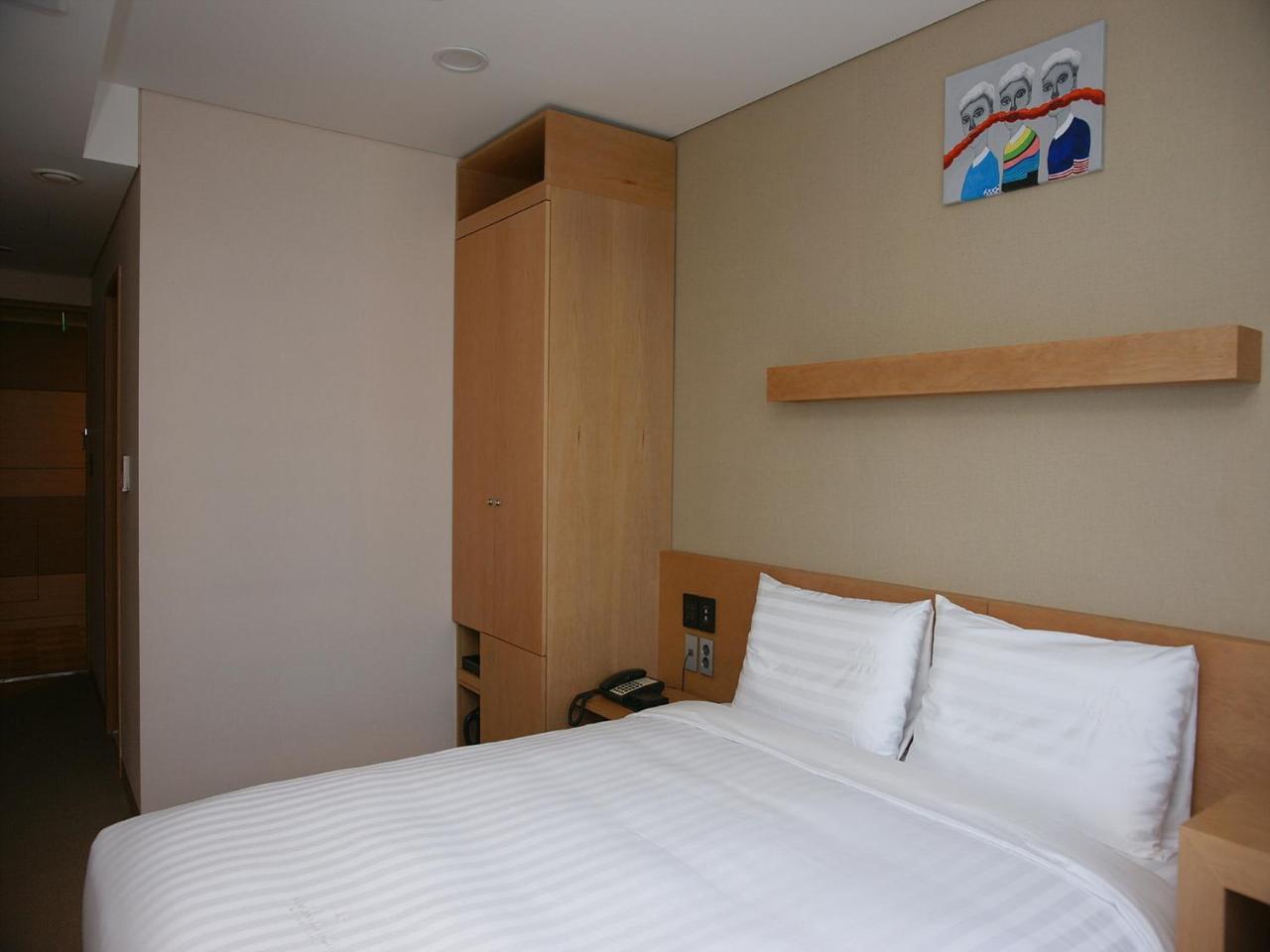 Floral Hotel Namsan City Seoul Myeongdong Szoba fotó