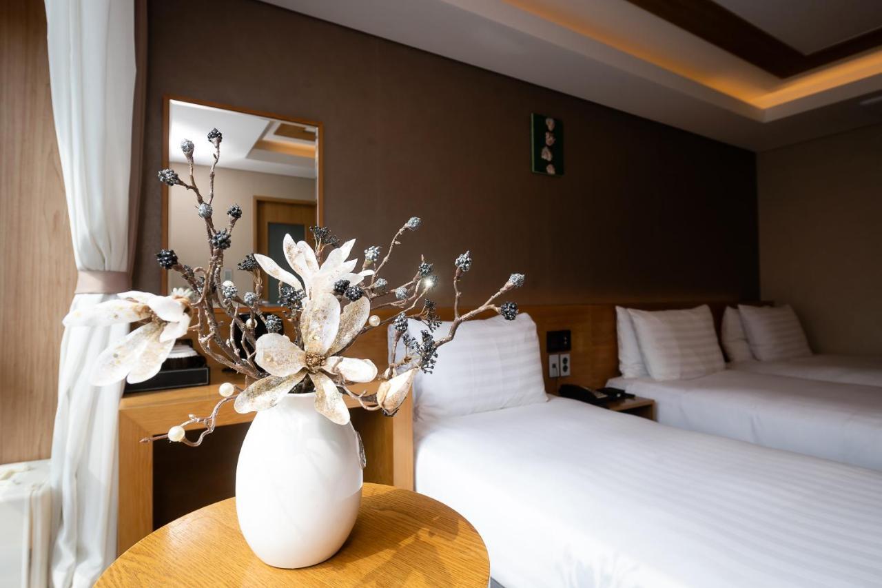 Floral Hotel Namsan City Seoul Myeongdong Kültér fotó